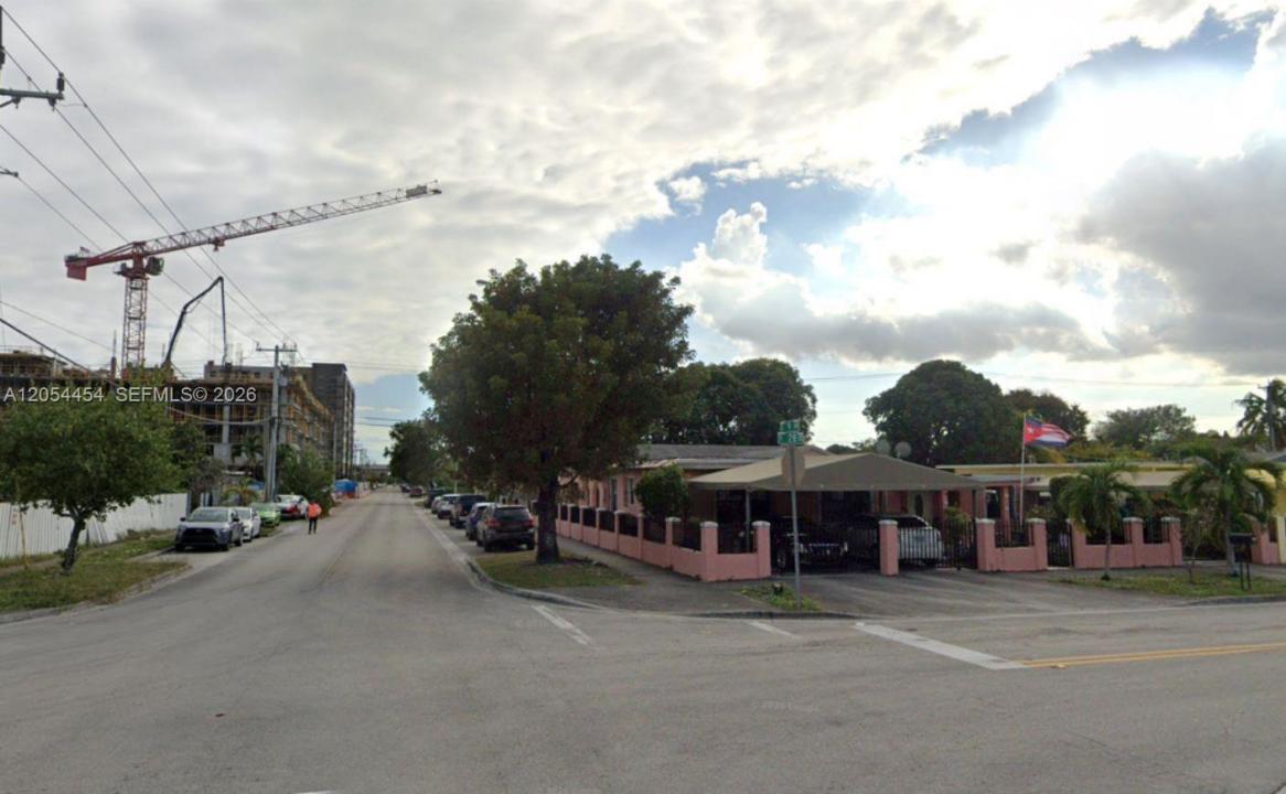 890 E 28th St, Hialeah, Флорида 33013, Соединенные Штаты