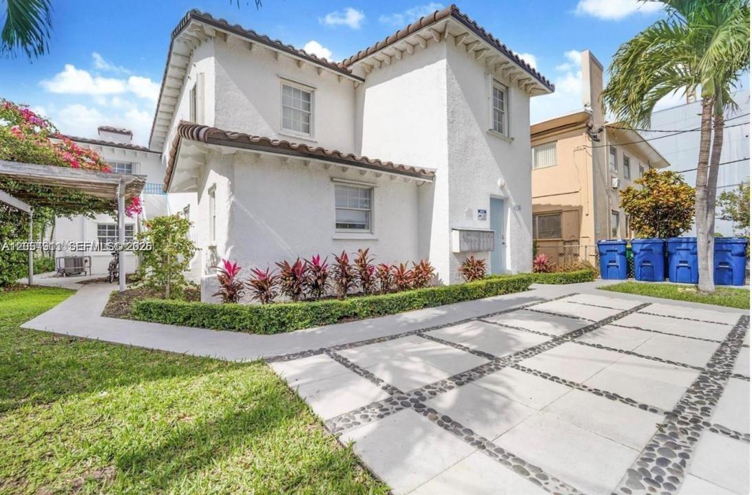 6966 Byron Ave 102, Miami Beach, Florida 33141, Stati Uniti