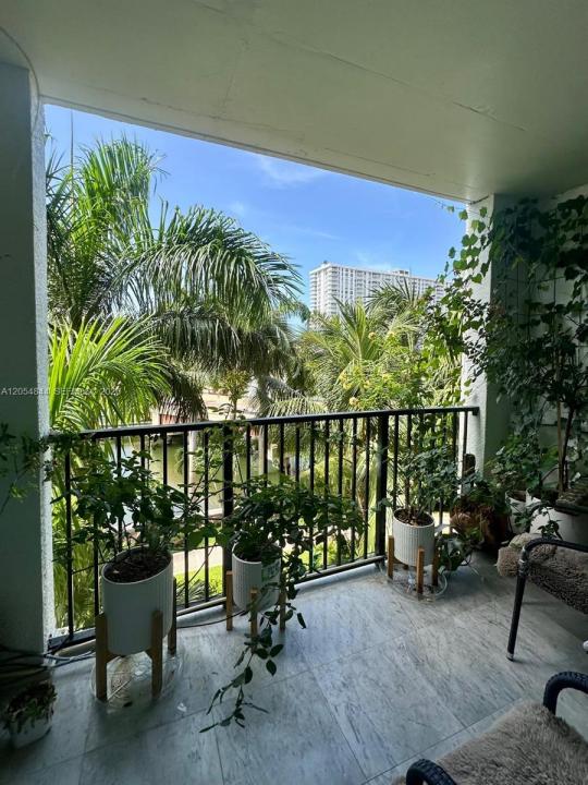 17150 N Bay Rd 2412, Sunny Isles Beach, Florida 33160, Stati Uniti