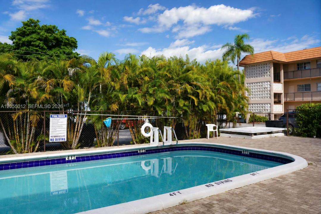 3930 Crystal Lake Dr 208, Deerfield Beach, Florida 33064, USA