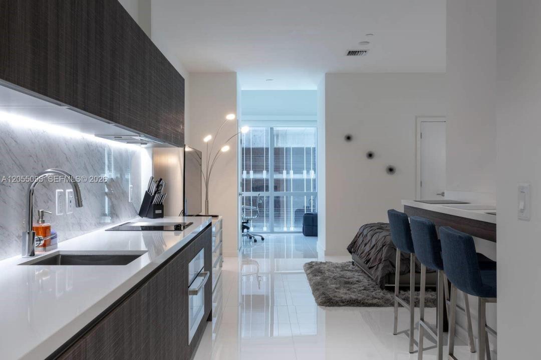 851 NE 1st Ave 503, Miami, Florida 33132, USA