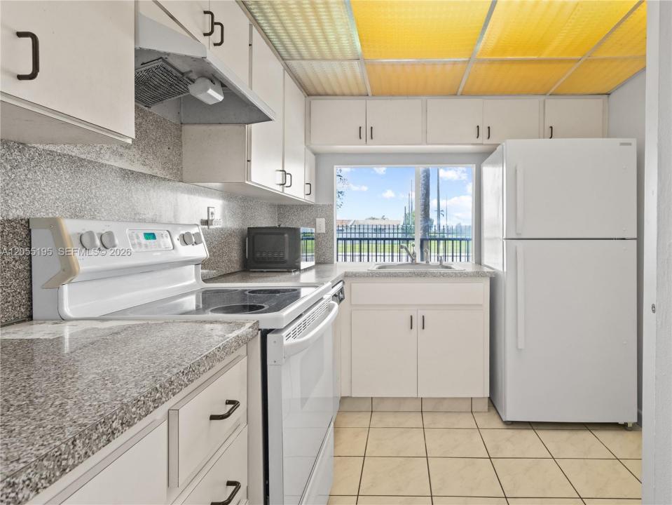 9401 SW 4th St 104, Miami, פלורידה 33174, ארצות הברית של אמריקה