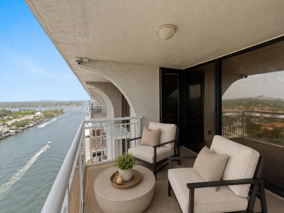 1600 S Ocean Dr 18B, Hollywood, Florida 33019, USA