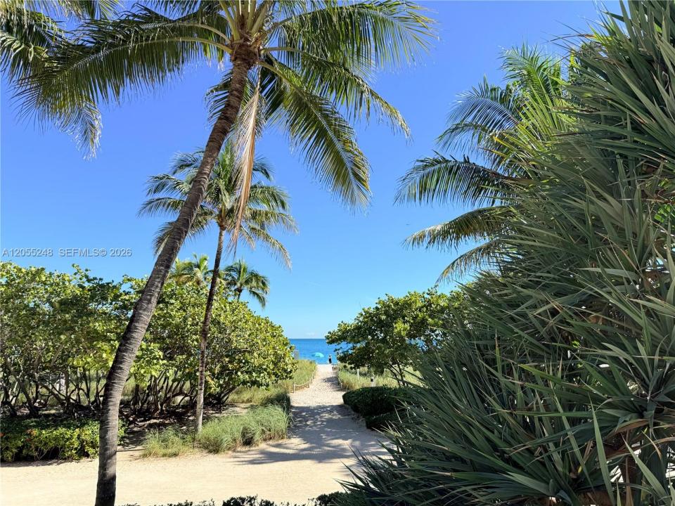 10185 NE Collins Ave 822, Bal Harbour, Floride 33154, États-Unis
