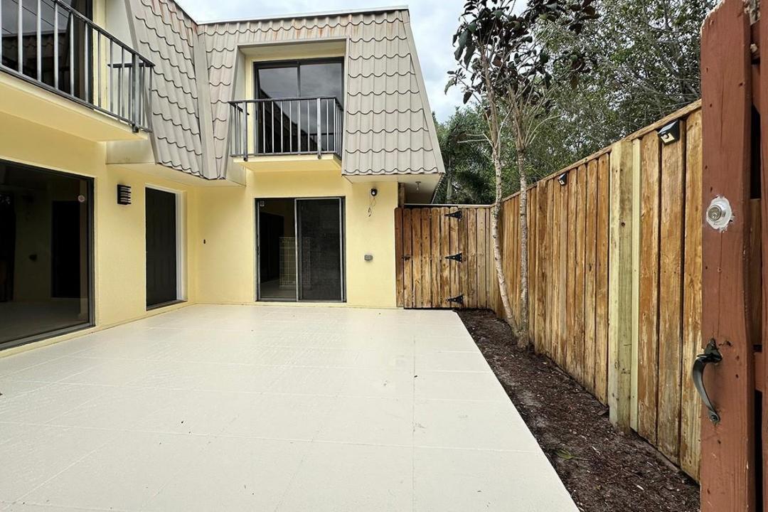 1700 Embassy Drive Apt 402, West Palm Beach, Florida 33401, USA
