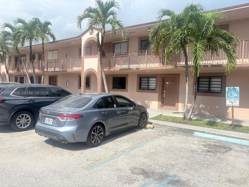 2332 W 56th St 7, Hialeah, Florida 33016, Amerika Birleşik Devletleri