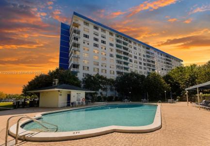 4001 Hillcrest Dr 614, Hollywood, Florida 33021, USA