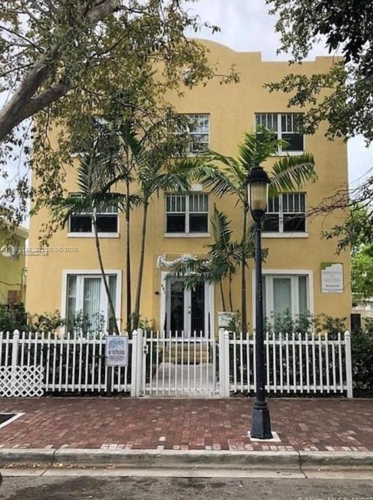 843 SW 13th Ave 305, Miami, Florida 33135, USA