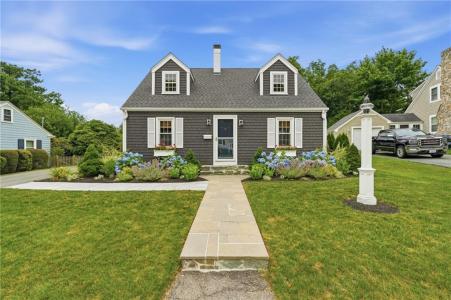 33 Nicholson Crescent, Middletown, Rhode Island 02842, USA