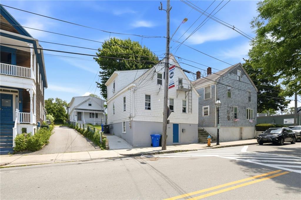 400 Thames Street, Bristol, Rhode Island 02809, USA