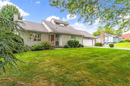 27 Tobin Lane, Bristol, Rhode Island 02809, USA
