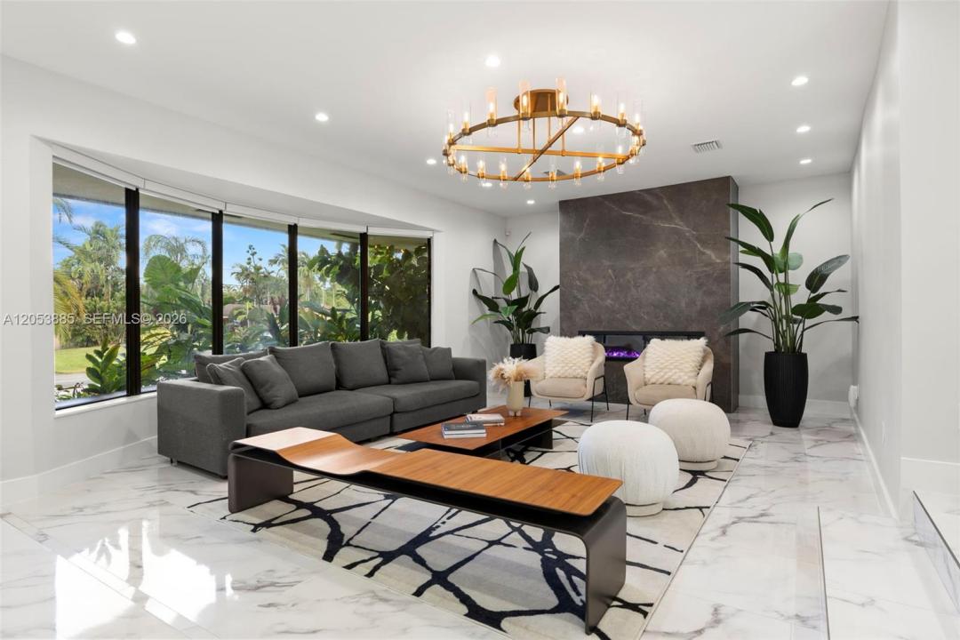 19035 E E. St. Andrews Dr, Hialeah, Флорида 33015, Соединенные Штаты