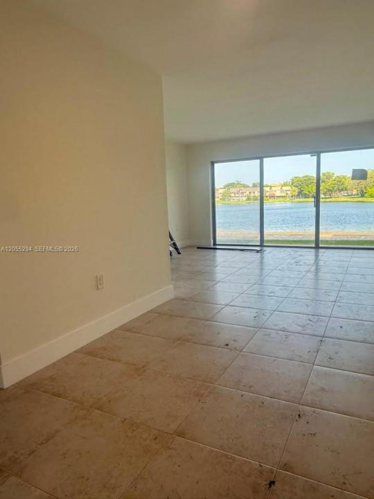 9351 Fontainebleau Blvd B112, Miami, Floride 33172, États-Unis