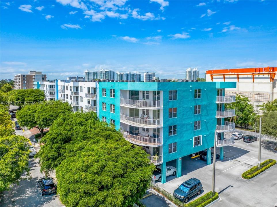 1555 N Treasure Dr 207, North Bay Village, Floride 33141, États-Unis
