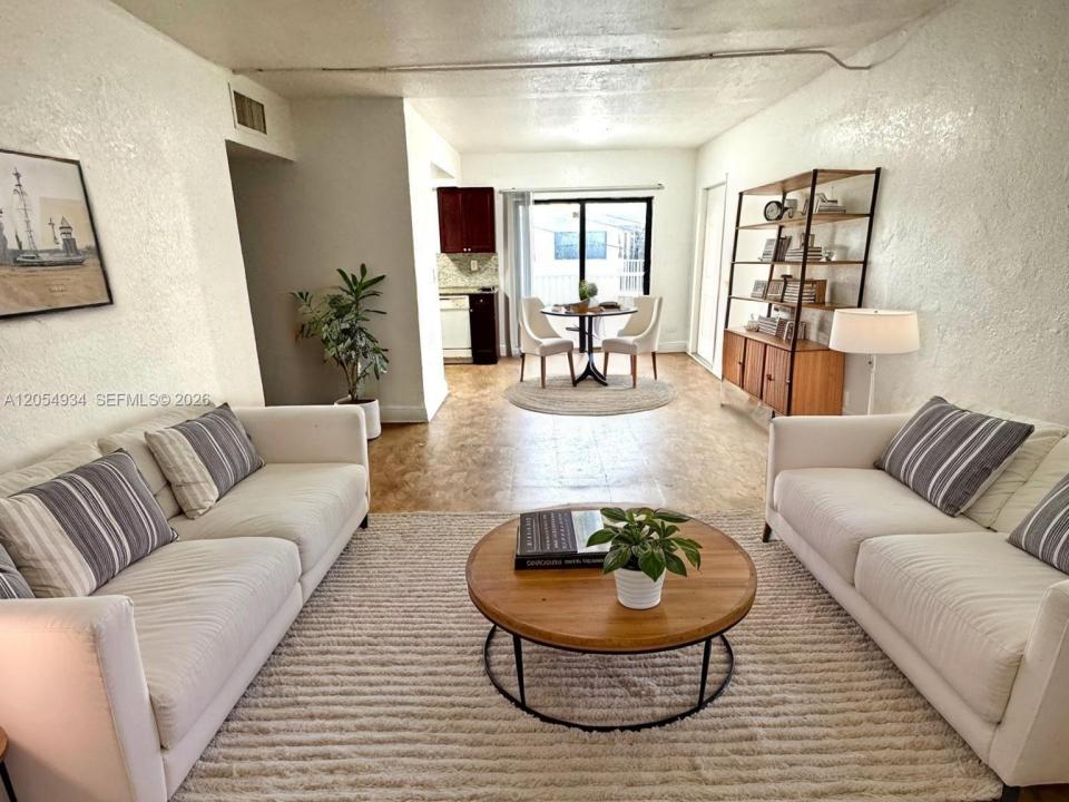 1525 NE 135th St 14, North Miami, Floride 33161, États-Unis