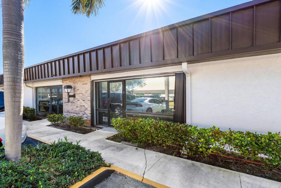1979 10th N Avenue, Lake Worth Beach, Florida