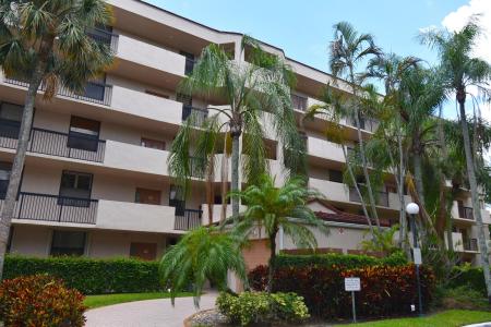 2768 S Carambola S Circle 302, Coconut Creek, Florida 33066, USA