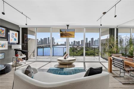 1000 Venetian Way 810, Miami Beach, Florida 33139, USA
