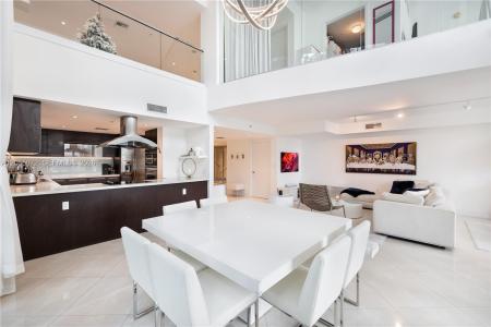 7928 East Drive 106, North Bay Village, Florida 33141, USA