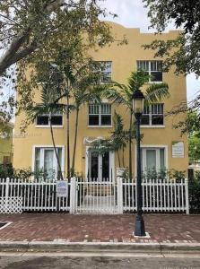 843 SW 13th Ave 305, Miami, Florida 33135, USA