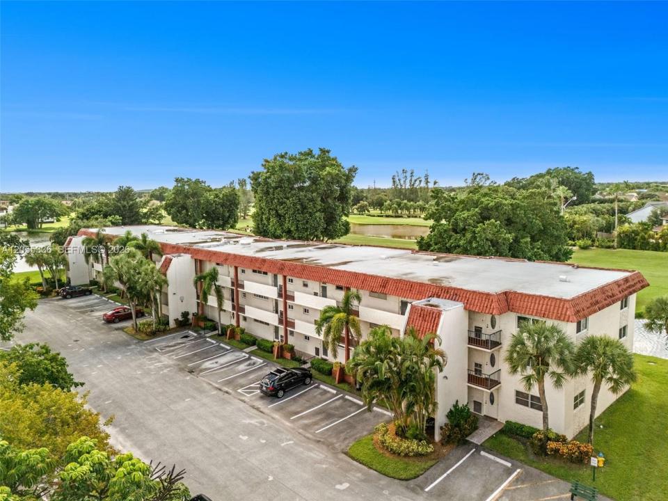 9811 N Hollybrook Lake Dr 103, Pembroke Pines, Florida 33025, Stati Uniti
