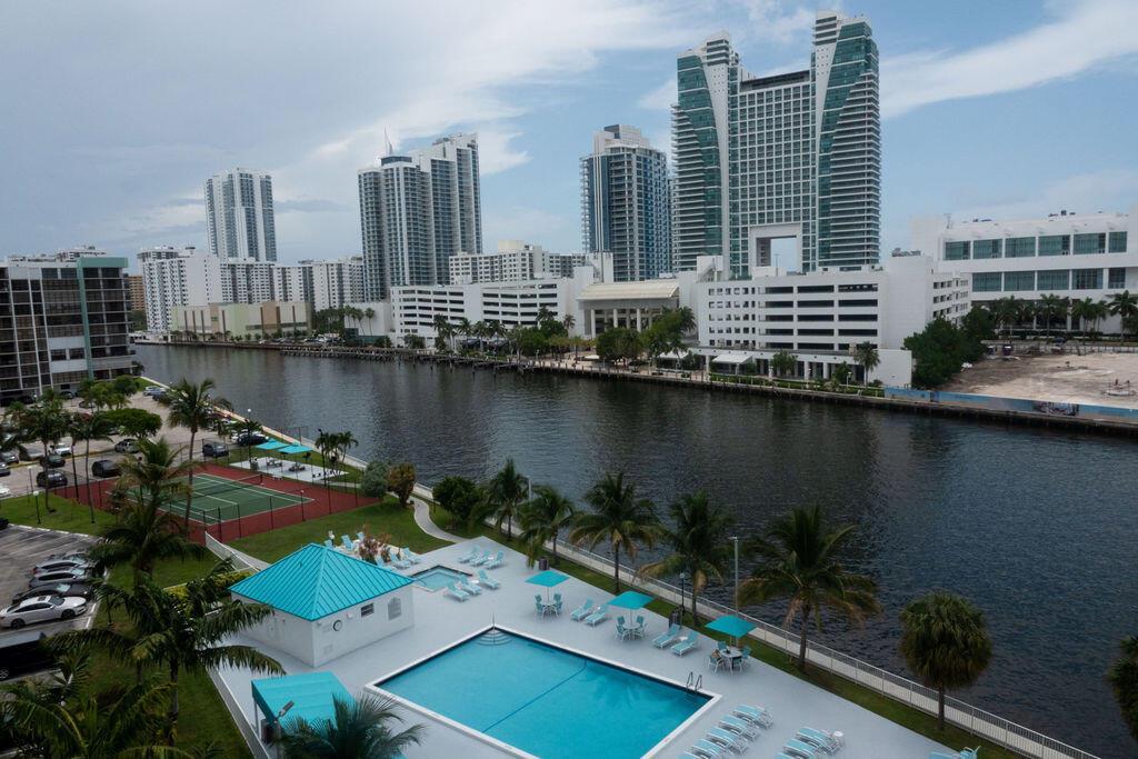 200 LESLIE Drive 819, Hallandale Beach, Flórida 33009, Estados Unidos