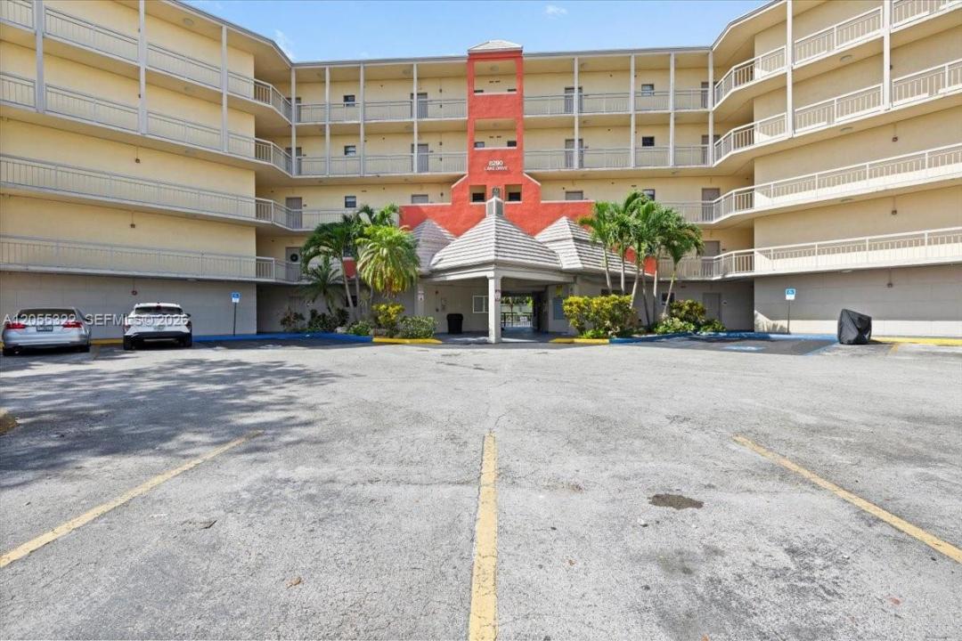 8290 Lake Dr 130, Doral, Florida 33166, Stati Uniti