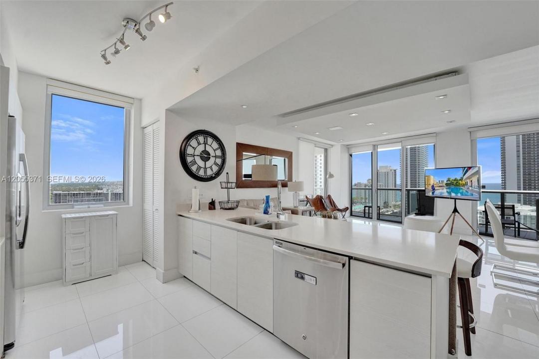 2600 E Hallandale Beach Blvd T1902, Hallandale Beach, Florida 33009, Stati Uniti
