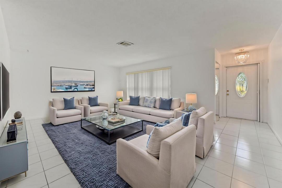 6387 Summer Sky Lane, Florida 33463, USA