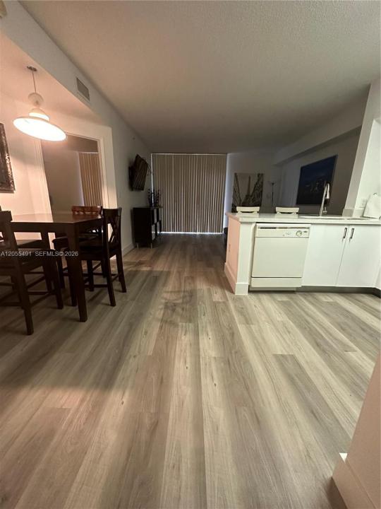 5085 NW 7th St 410, Miami, Florida 33126, Stati Uniti