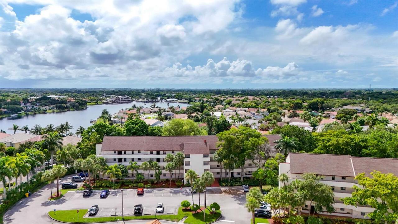 12524 Shoreline Drive 101, Wellington, Floryda 33414, USA