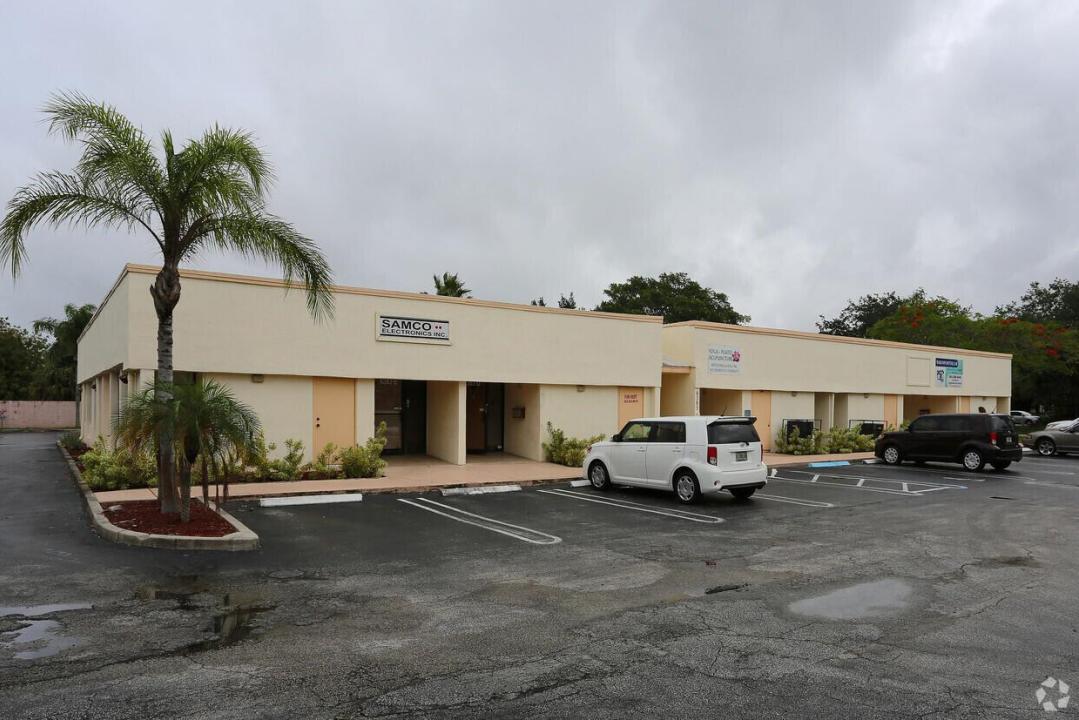 6383 10th N Avenue, Florida 33463, USA