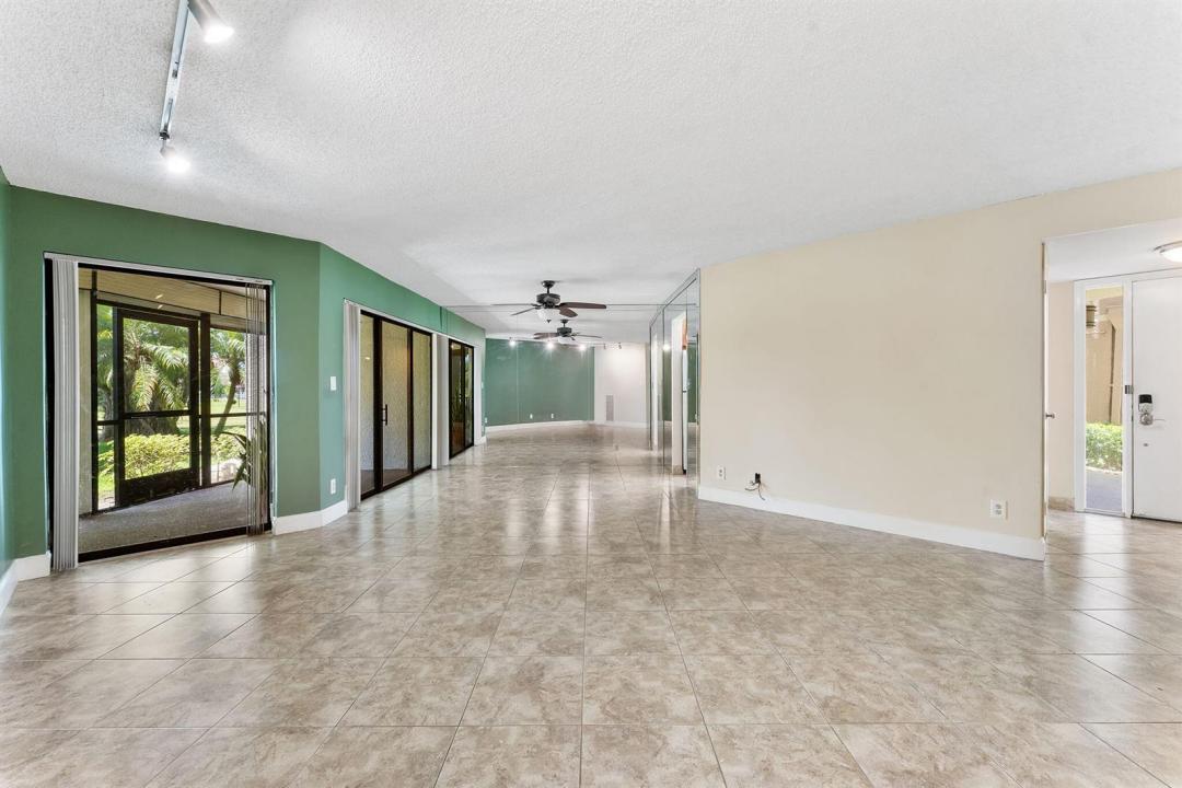 5800 Camino Del Sol 102, Boca Raton, Florida 33433, USA