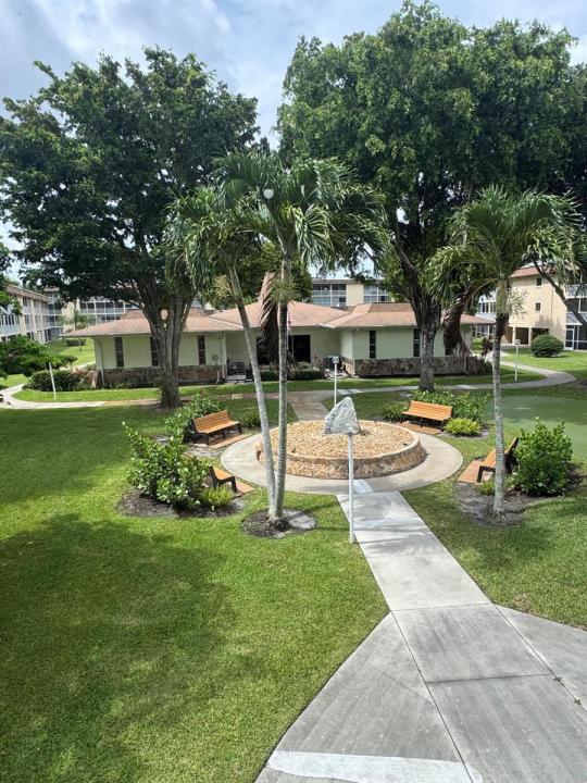700 VILLAGE GREEN Court 221, Palm Springs, Floride 33461, États-Unis