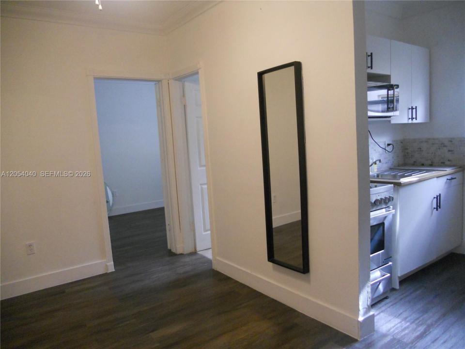 1043 NW 2nd St 9, Miami, Floryda 33128, USA
