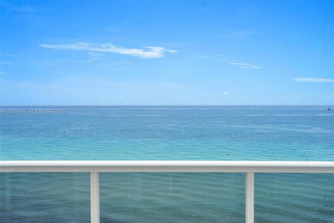 16711 Collins Ave 1207, Sunny Isles Beach, Florida 33160, USA