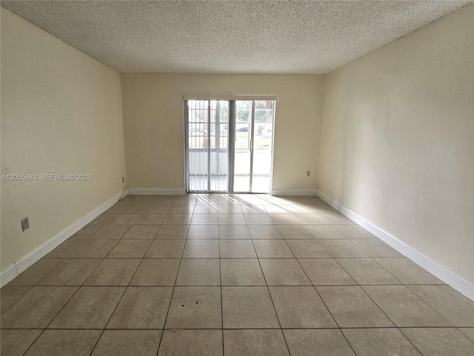 4334 NW 9th Ave 9-1B, Deerfield Beach, Florida 33064, USA