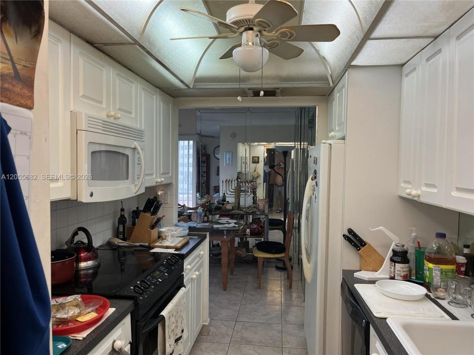 120 Golden Isles Dr 44B, Hallandale Beach, Floride 33009, États-Unis