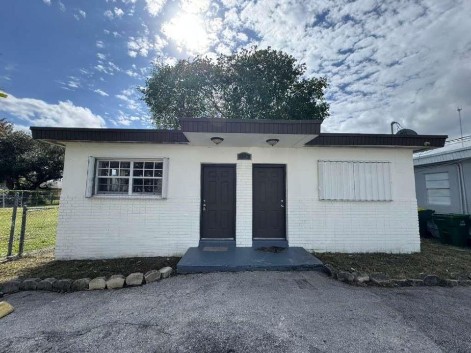 1042 Foster Road 1-2, Hallandale Beach, Florida 33009, USA