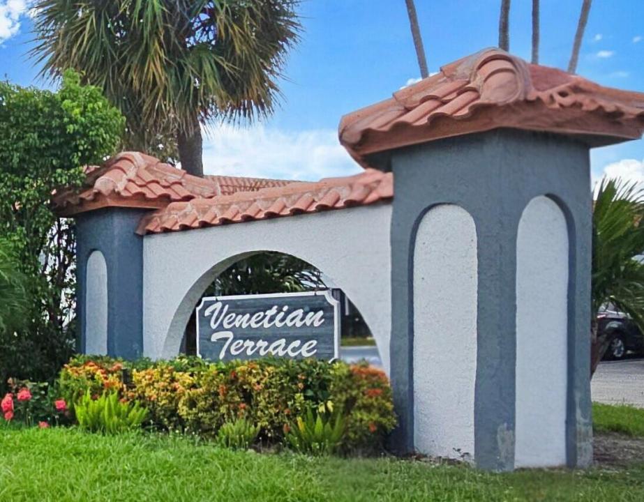 2101 W Woolbright Road J107, Boynton Beach, Floride 33426, États-Unis