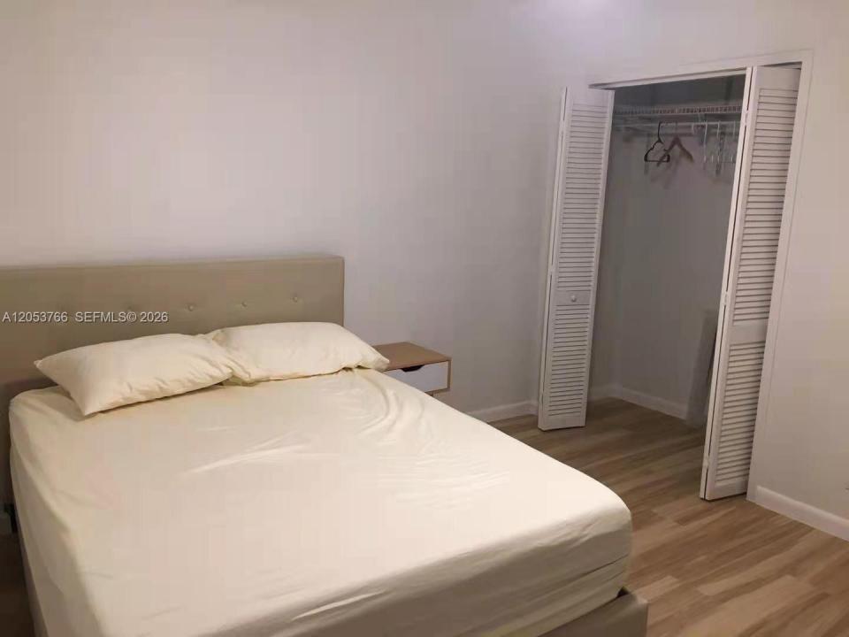 3660 NE 166th St 415, North Miami Beach, Florida 33160, USA