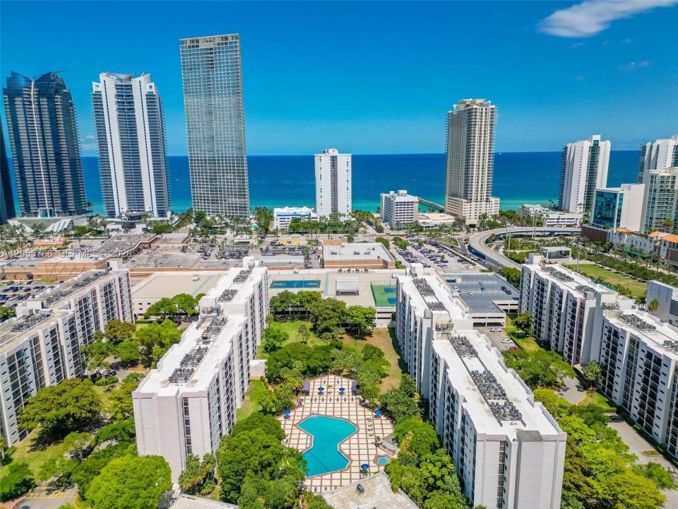 16919 N Bay Rd 821, Sunny Isles Beach, Florida 33160, Stati Uniti