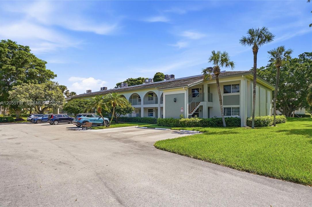 1105 Bahama Bnd F2, Coconut Creek, Florida 33066, USA
