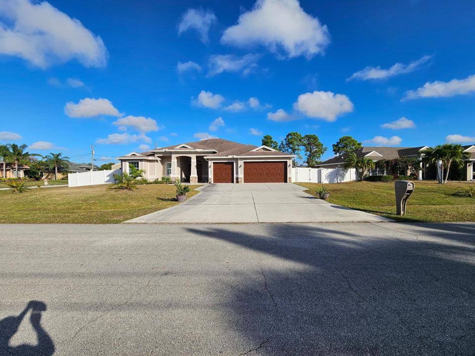 5768 NW ZENITH Drive, Port St. Lucie, Florida 34986, USA