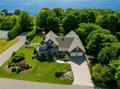19 Ledge Road, Bristol, Rhode Island 02809, USA