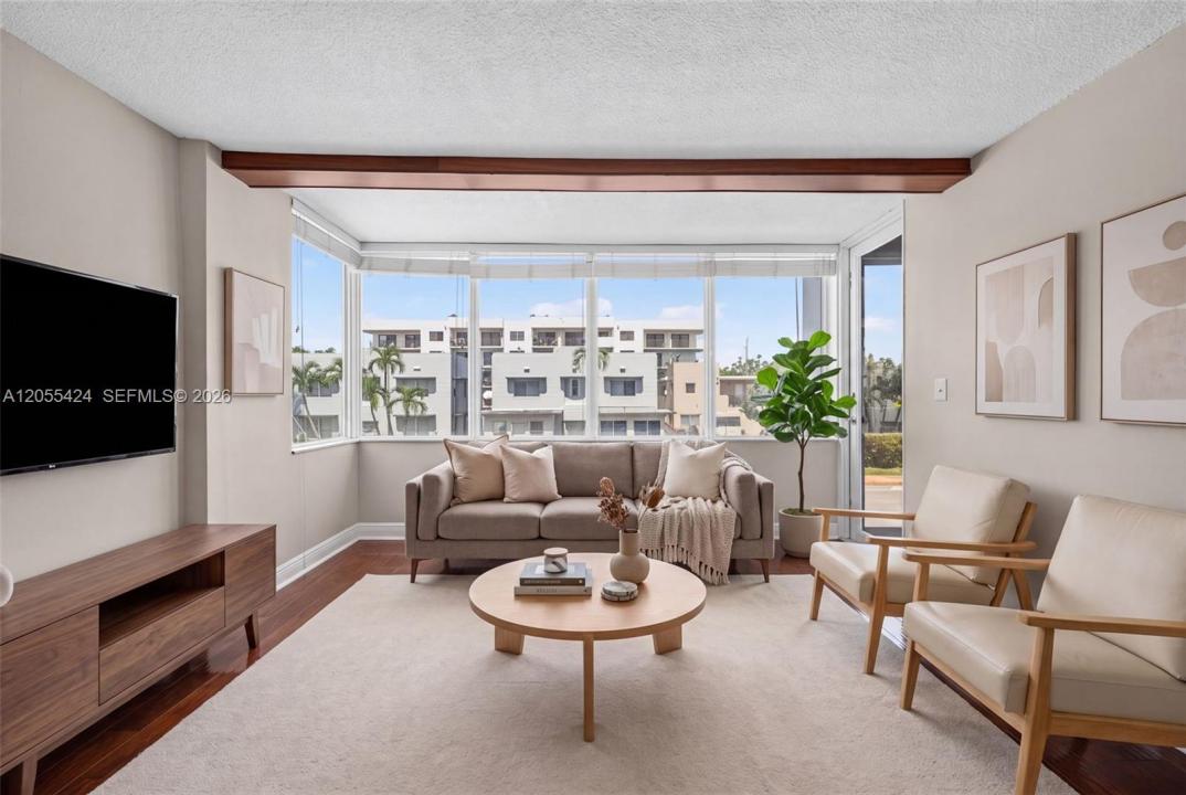 8233 Harding Ave 208, Miami Beach, Florida 33141, USA
