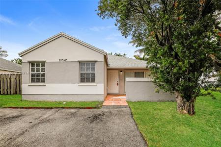 10352 SW 208th Ln, Cutler Bay, Florida 33189, USA