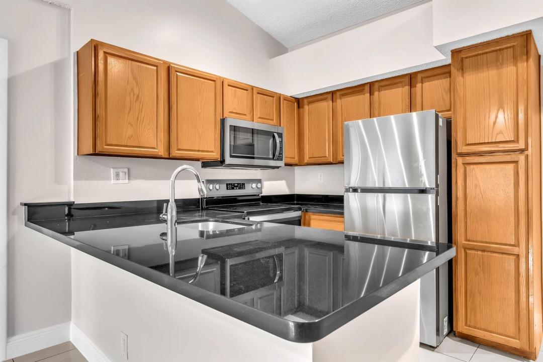 601 LYONS Road 7201, Coconut Creek, Floryda 33063, USA