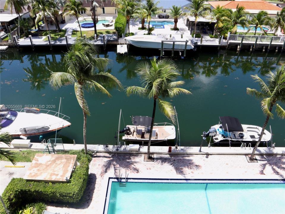 2350 NE 135th St 607, North Miami, Floride 33181, États-Unis