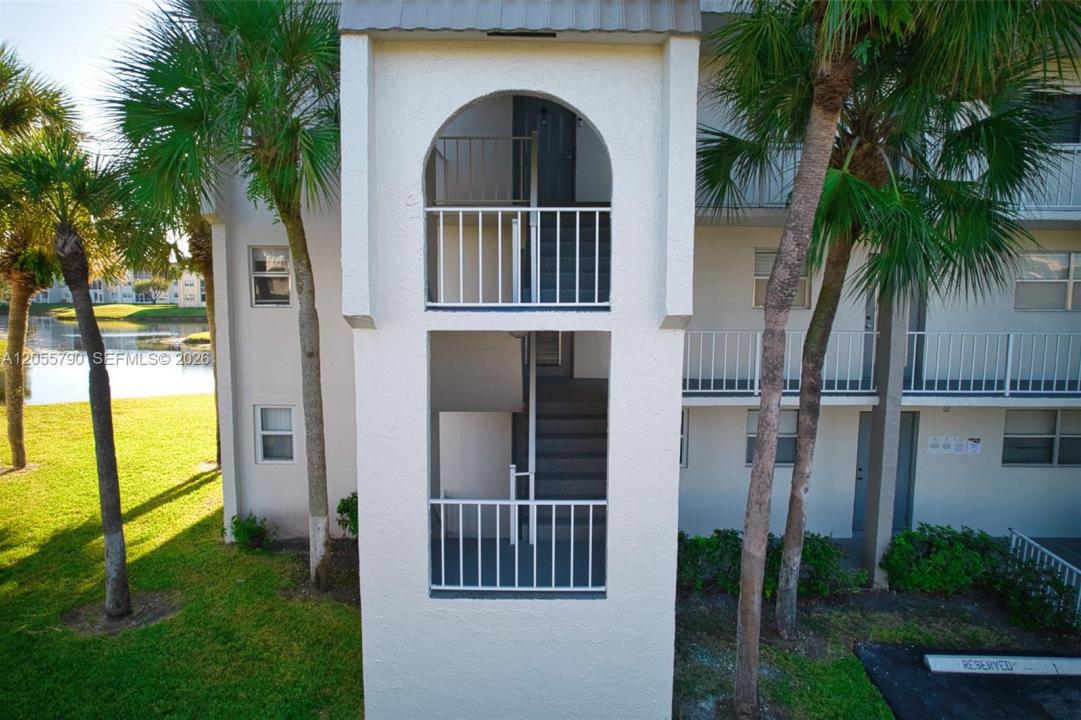 8600 Sunrise Lakes Blvd 201, Sunrise, Floride 33322, États-Unis